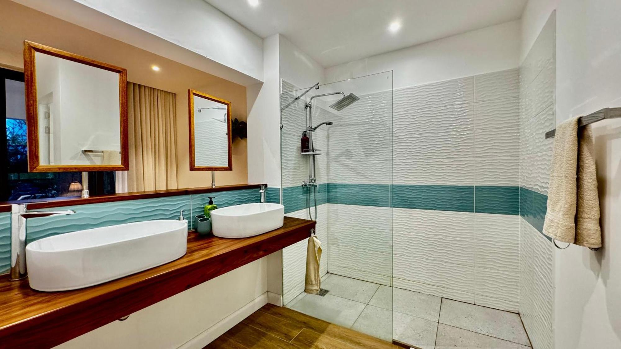 Appartement De Luxe Piscine Et Vue Mer Rivière Noire Kültér fotó