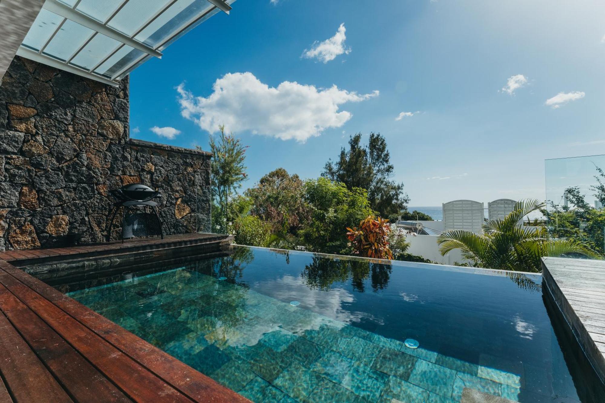 Appartement De Luxe Piscine Et Vue Mer Rivière Noire Kültér fotó