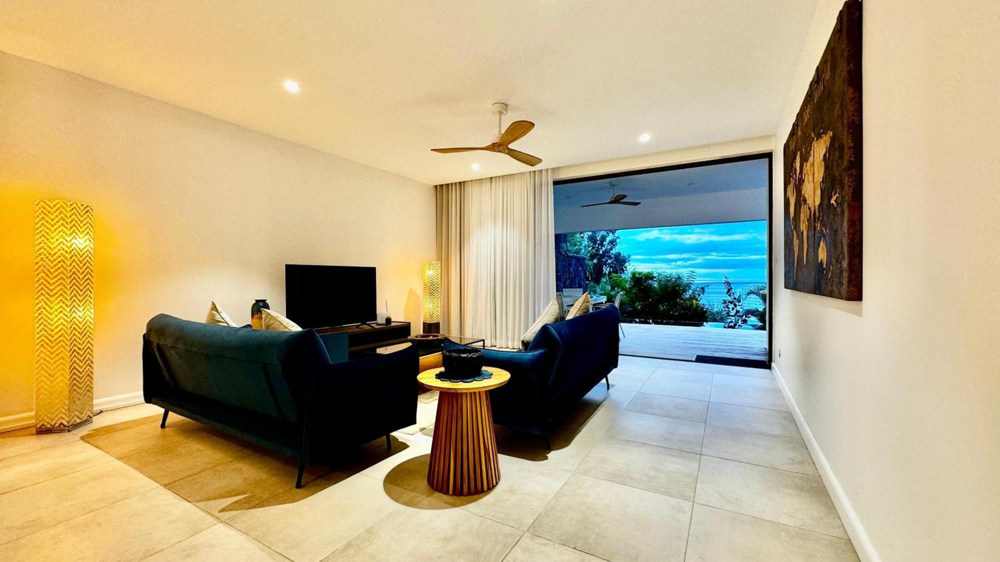 Appartement De Luxe Piscine Et Vue Mer Rivière Noire Kültér fotó
